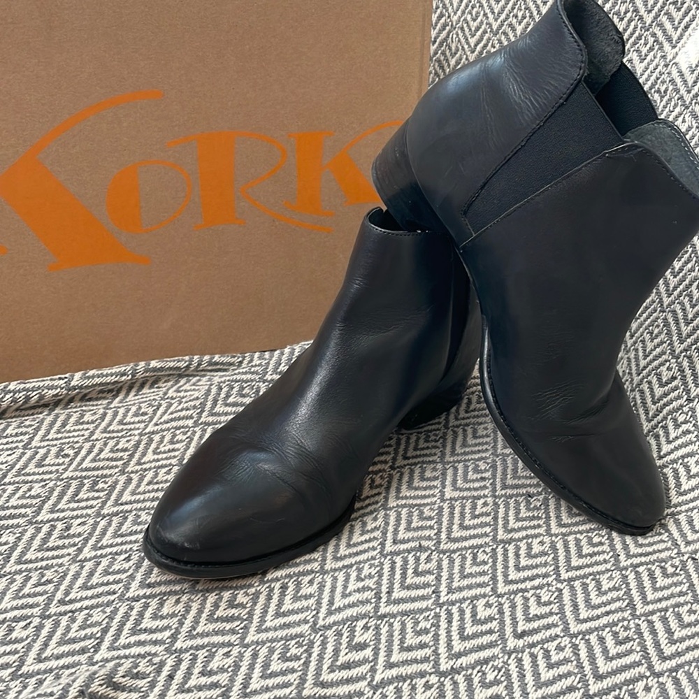 Korks black leather booties